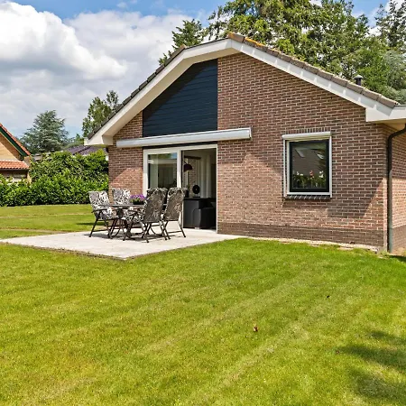 Quaint In With Garden Putten