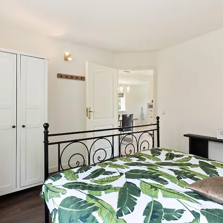 Quaint In With Garden Holiday home
